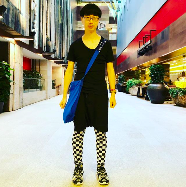Nam giáo sư Hong Kong thích mặc váy, trang điểm khi đi dạy: Người ta bảo tôi là gay nhưng tôi không khó chịu - Ảnh 11.