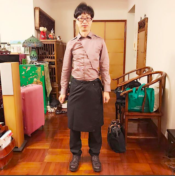 Nam giáo sư Hong Kong thích mặc váy, trang điểm khi đi dạy: Người ta bảo tôi là gay nhưng tôi không khó chịu - Ảnh 14.