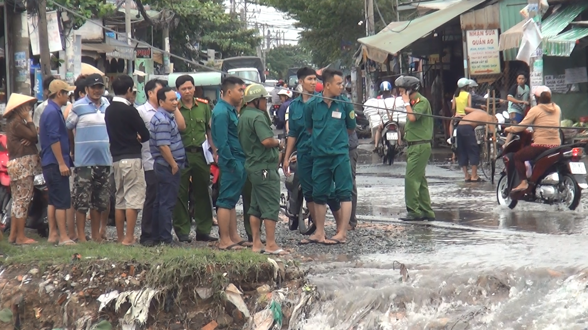 Đã tìm thấy thi thể nam sinh viên bị nước cuốn mất tích trong cơn bão số 9 ở Sài Gòn - Ảnh 2.
