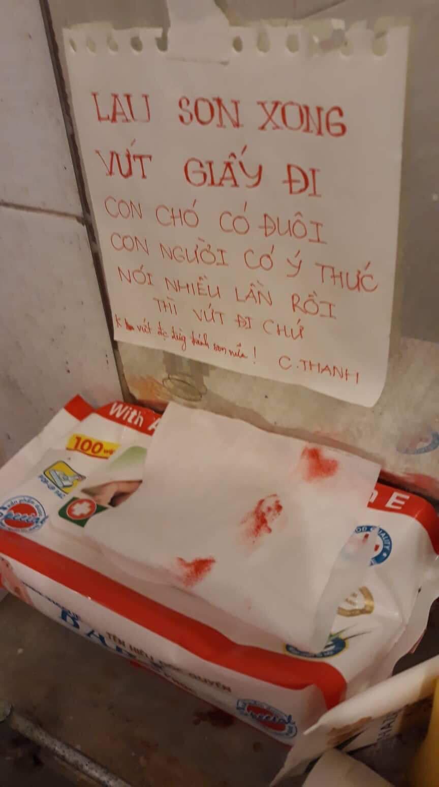 Khi con gái ở trọ cùng nhau: Ra ngoài lồng lộn phấn son, về nhà chải tóc tắc hết bồn rửa, lau son giấy vứt khắp nơi - Ảnh 1. Khi con gái ở trọ cùng nhau: Ra ngoài lồng lộn phấn son, về nhà chải tóc tắc hết bồn rửa, lau son giấy vứt khắp nơi - Ảnh 1.
