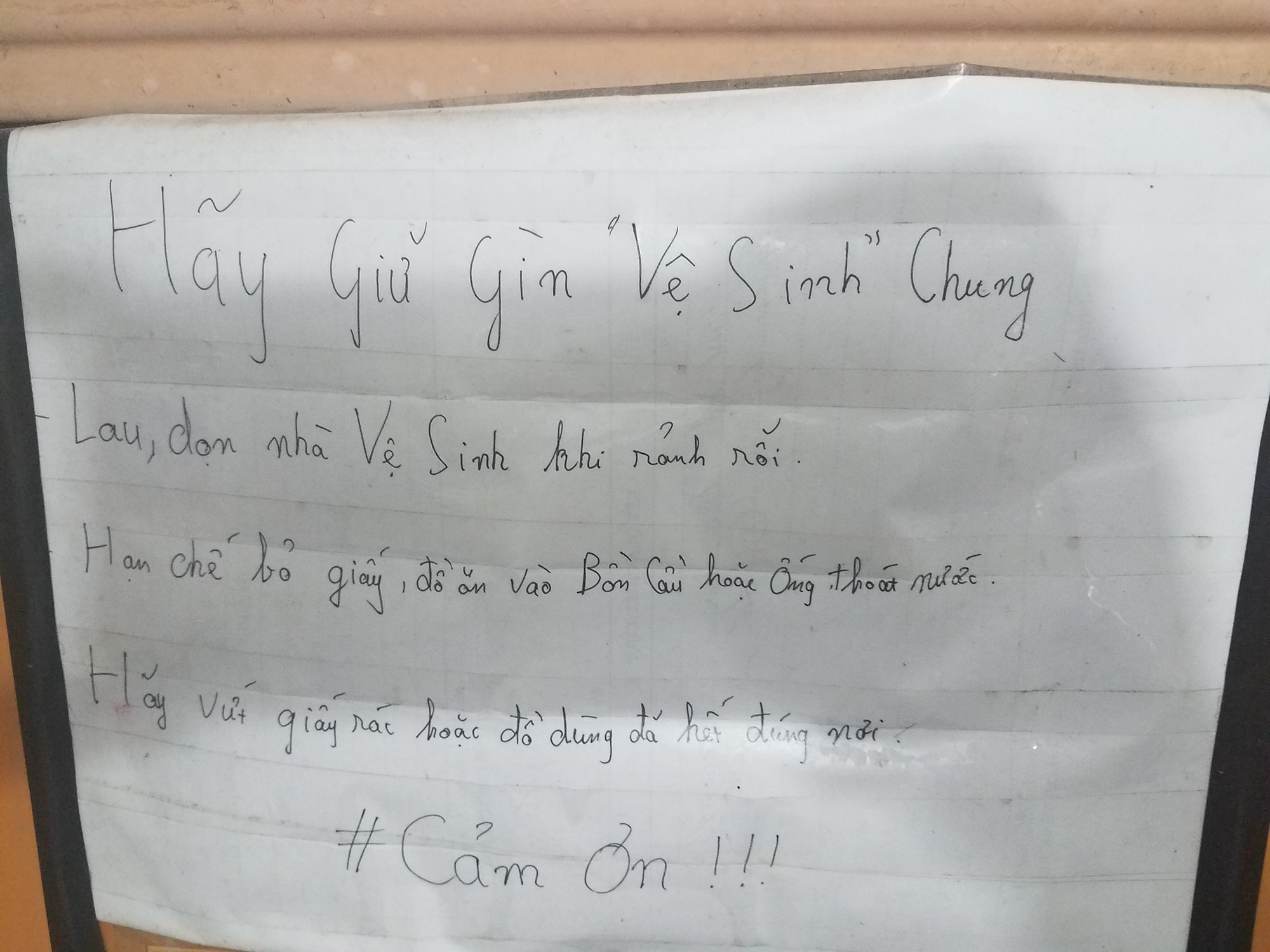 Khi con gái ở trọ cùng nhau: Ra ngoài lồng lộn phấn son, về nhà chải tóc tắc hết bồn rửa, lau son giấy vứt khắp nơi - Ảnh 9. Khi con gái ở trọ cùng nhau: Ra ngoài lồng lộn phấn son, về nhà chải tóc tắc hết bồn rửa, lau son giấy vứt khắp nơi - Ảnh 9.