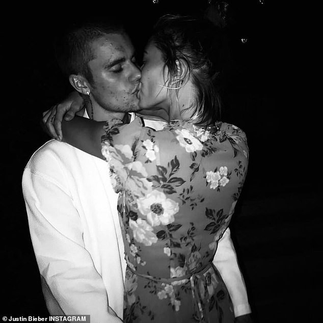 Selena Gomez rời khỏi viện t&acirc;m thần, xuất hiện lần đầu tr&ecirc;n Instagram - Ảnh 3.