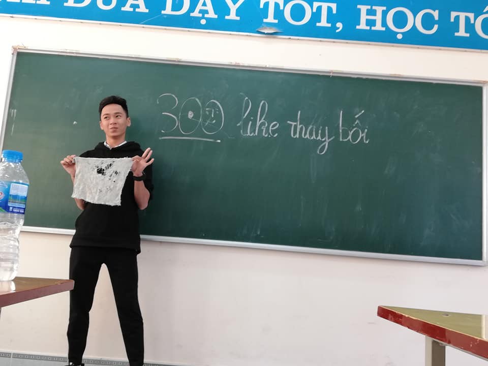 Giẻ lau bảng - vật c&oacute; sức sống m&atilde;nh liệt nhất ở lớp học, r&aacute;ch bươm đến hơi thở cuối c&ugrave;ng vẫn kh&ocirc;ng thay - Ảnh 2.