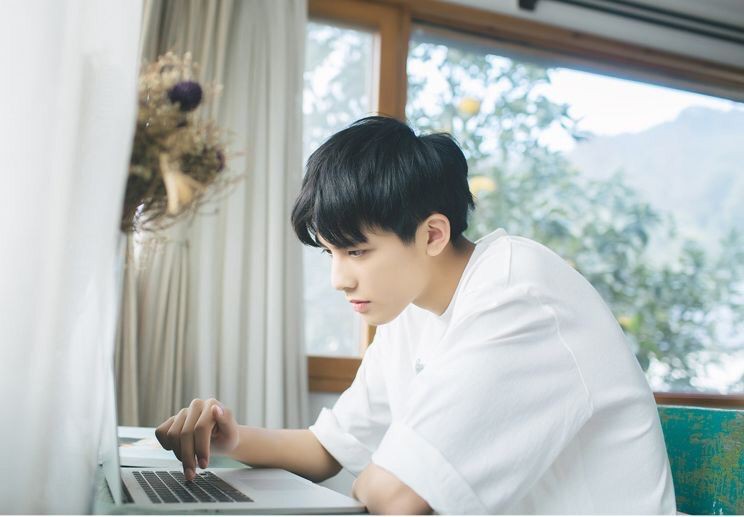 "Em ăn cơm chưa" có cả Bộ từ điển hướng dẫn sử dụng để tán crush - Ảnh 1. "Em ăn cơm chưa" có cả Bộ từ điển hướng dẫn sử dụng để tán crush - Ảnh 1.