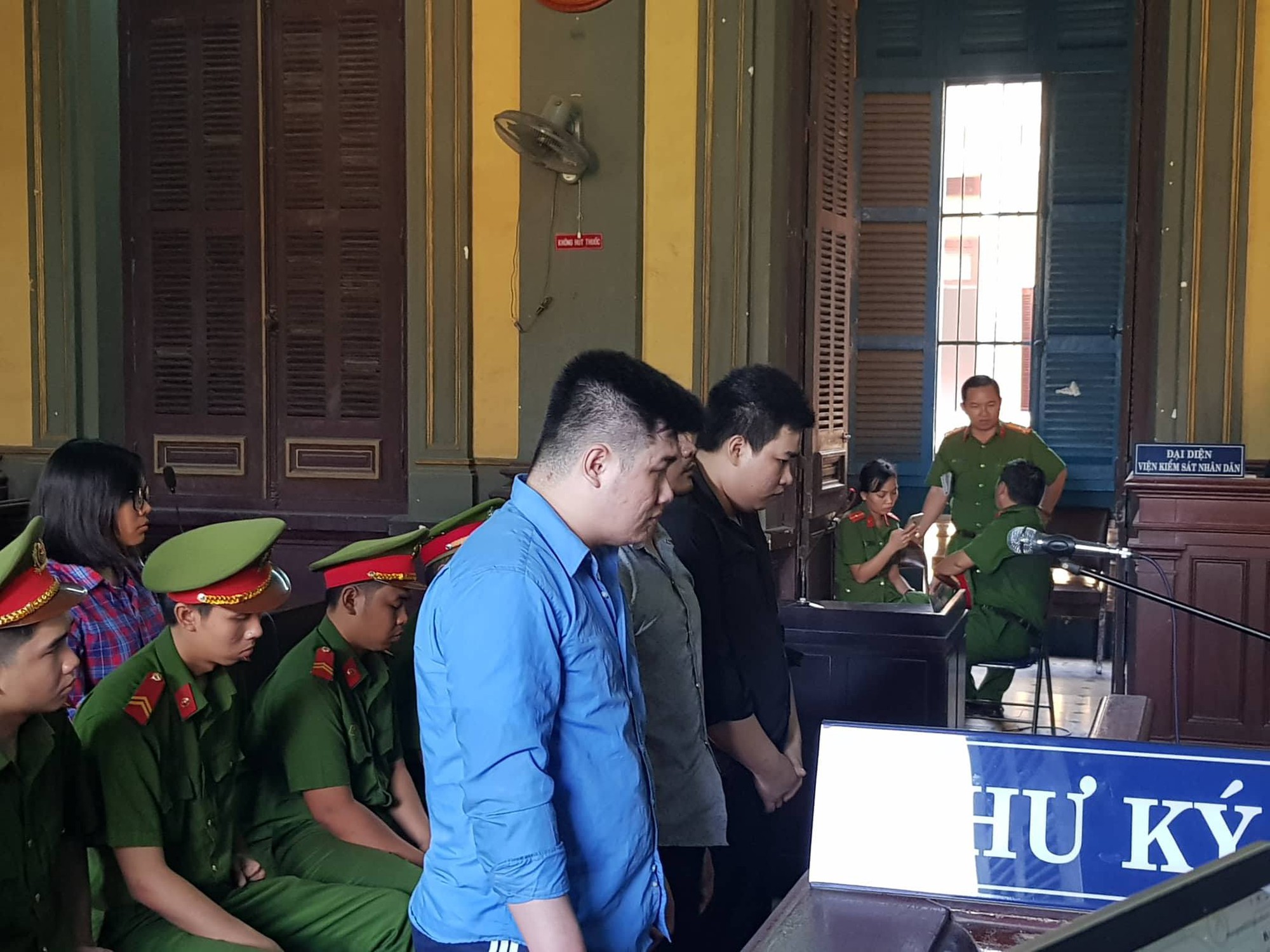 Kẻ trộm cắp xe SH và giết hiệp sĩ ở Sài Gòn lạnh lùng khi đối diện mức án cao nhất - Ảnh 9. Kẻ trộm cắp xe SH và giết hiệp sĩ ở Sài Gòn lạnh lùng khi đối diện mức án cao nhất - Ảnh 9.