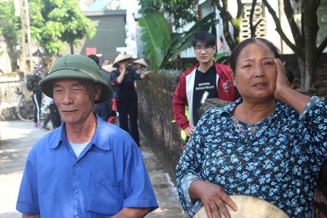 Ph&uacute;t hoảng sợ của mẹ b&eacute; g&aacute;i bị đối tượng nghi &ldquo;ng&aacute;o đ&aacute;&rdquo; khống chế trong nh&agrave; tắm - Ảnh 1.