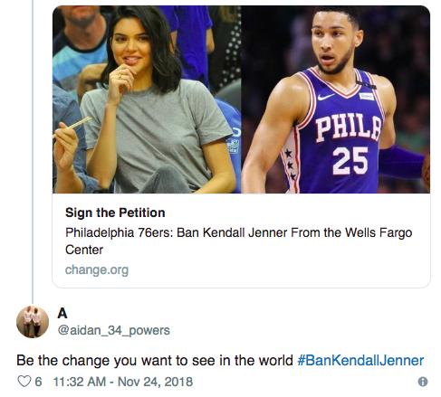 Gần 10.000 người đ&ograve;i cấm Kendall Jenner đến xem b&oacute;ng rổ v&agrave; l&yacute; do th&igrave; v&ocirc; c&ugrave;ng trời ơi đất hỡi! - Ảnh 1.