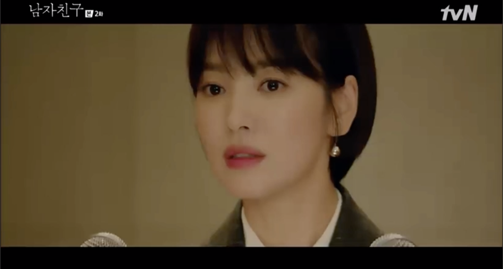 Encounter tập 2: Tranh thủ như Song Hye Kyo, lợi dụng làm sếp đọc CV Park Bo Gum rồi tìm đến tận nhà - Ảnh 1.