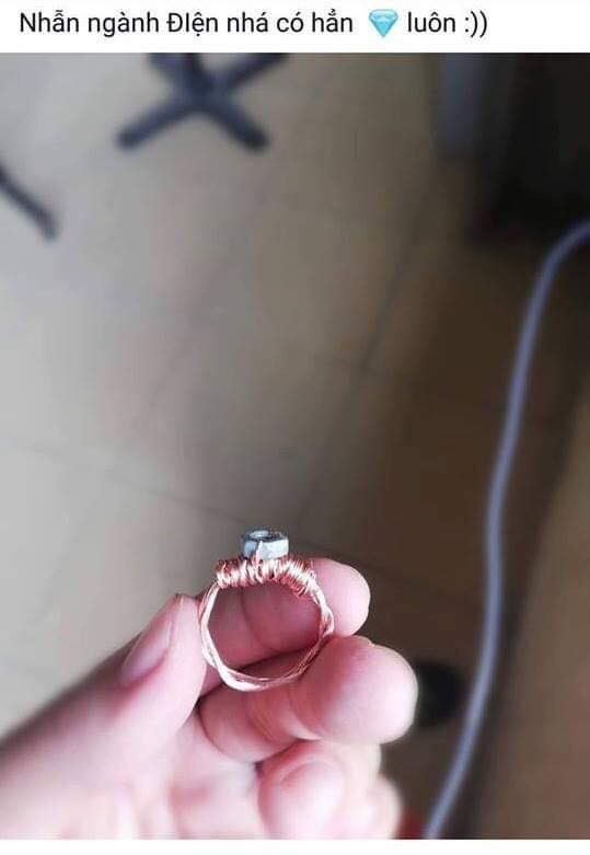 Khi con trai học ngành kĩ thuật cầu hôn: Nhẫn bện bằng dây đồng, kim cương chính là... ốc vít - Ảnh 5.