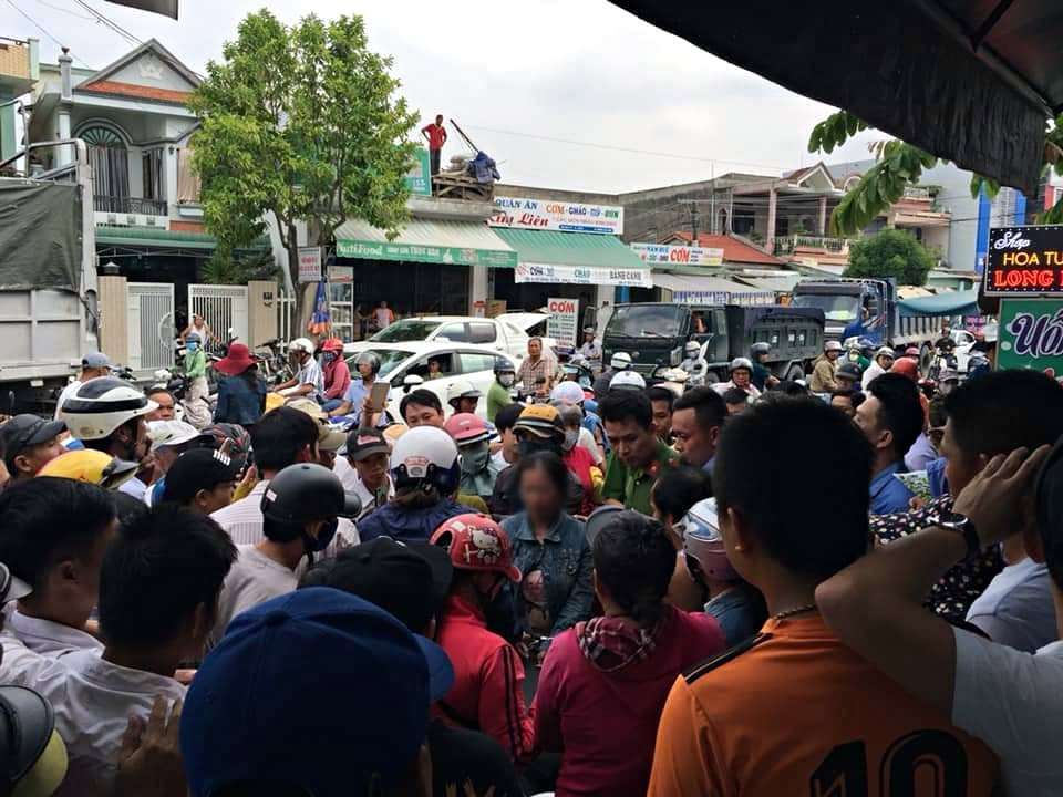 Xôn xao người phụ nữ tâm thần bị cả làng vây giữ vì nghi bắt cóc trẻ em - Ảnh 3.