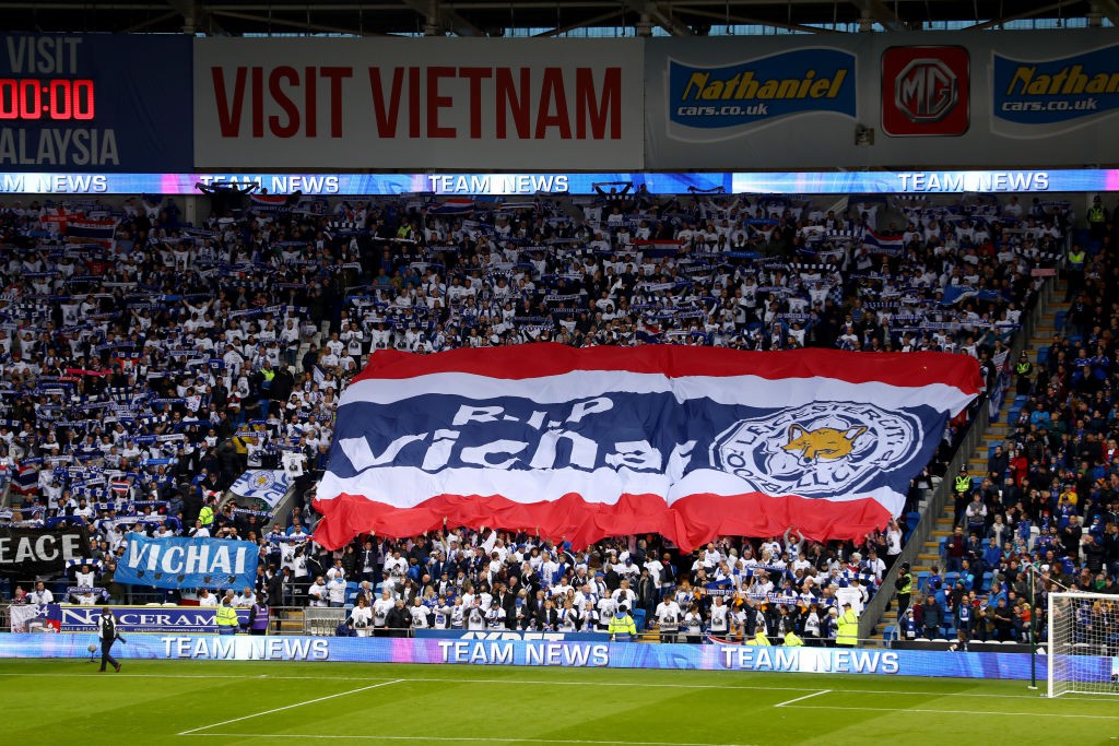 Những hình ảnh đầy xúc động trong trận đầu tiên của Leicester sau thảm kịch máy bay rơi - Ảnh 12.