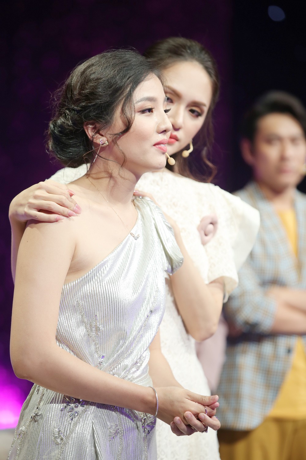 Người ấy là ai: Hương Giang ôm mặt tiếc nuối khi biết chàng thơ team Noo Phước Thịnh còn độc thân - Ảnh 14. Người ấy là ai: Hương Giang ôm mặt tiếc nuối khi biết chàng thơ team Noo Phước Thịnh còn độc thân - Ảnh 14.