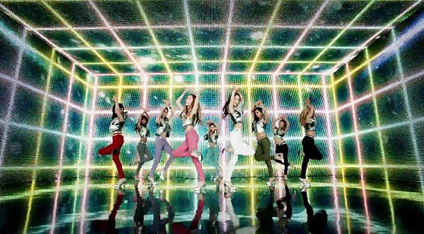 Có thể bạn chưa biết: SNSD từng có ca khúc cóp nhặt lại vũ đạo của các hit cũ thú vị thế này - Ảnh 2.