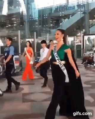 Chỉ 13 giây thần thái ngút ngàn tại sân bay Thái, đại diện Philippines đã thay lời khẳng định là ứng viên đáng gờm tại Miss Universe 2018 - Ảnh 2.