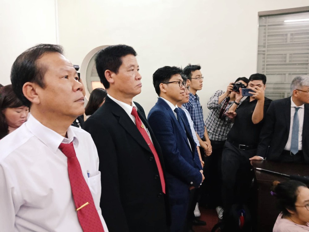 Vinasun và Grab bất ngờ ngồi lại hoà giải, Toà quyết định tạm ngưng xét xử vụ kiện đòi bồi thường 41 tỷ đồng - Ảnh 1. Vinasun và Grab bất ngờ ngồi lại hoà giải, Toà quyết định tạm ngưng xét xử vụ kiện đòi bồi thường 41 tỷ đồng - Ảnh 1.