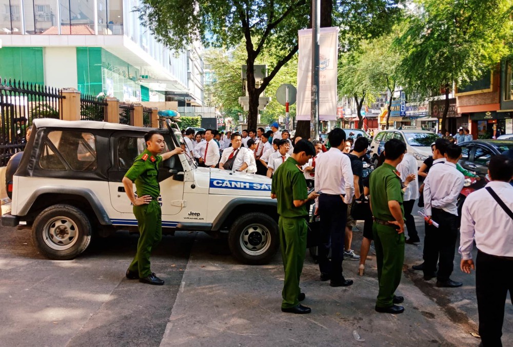 Vinasun và Grab bất ngờ ngồi lại hoà giải, Toà quyết định tạm ngưng xét xử vụ kiện đòi bồi thường 41 tỷ đồng - Ảnh 3. Vinasun và Grab bất ngờ ngồi lại hoà giải, Toà quyết định tạm ngưng xét xử vụ kiện đòi bồi thường 41 tỷ đồng - Ảnh 3.