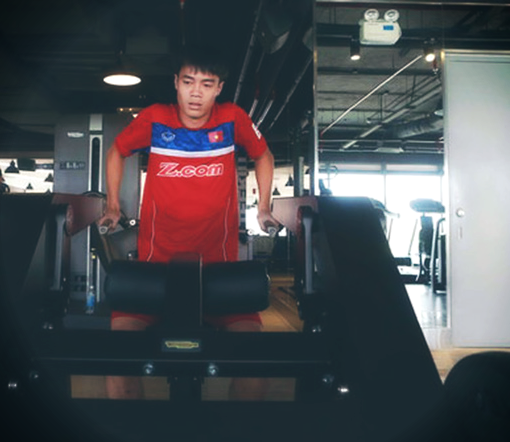 Một mình ở Việt Nam, Văn Toàn kiên trì tập gym và vật lý trị liệu để kịp hồi phục trước trận bán kết lượt về - Ảnh 3.