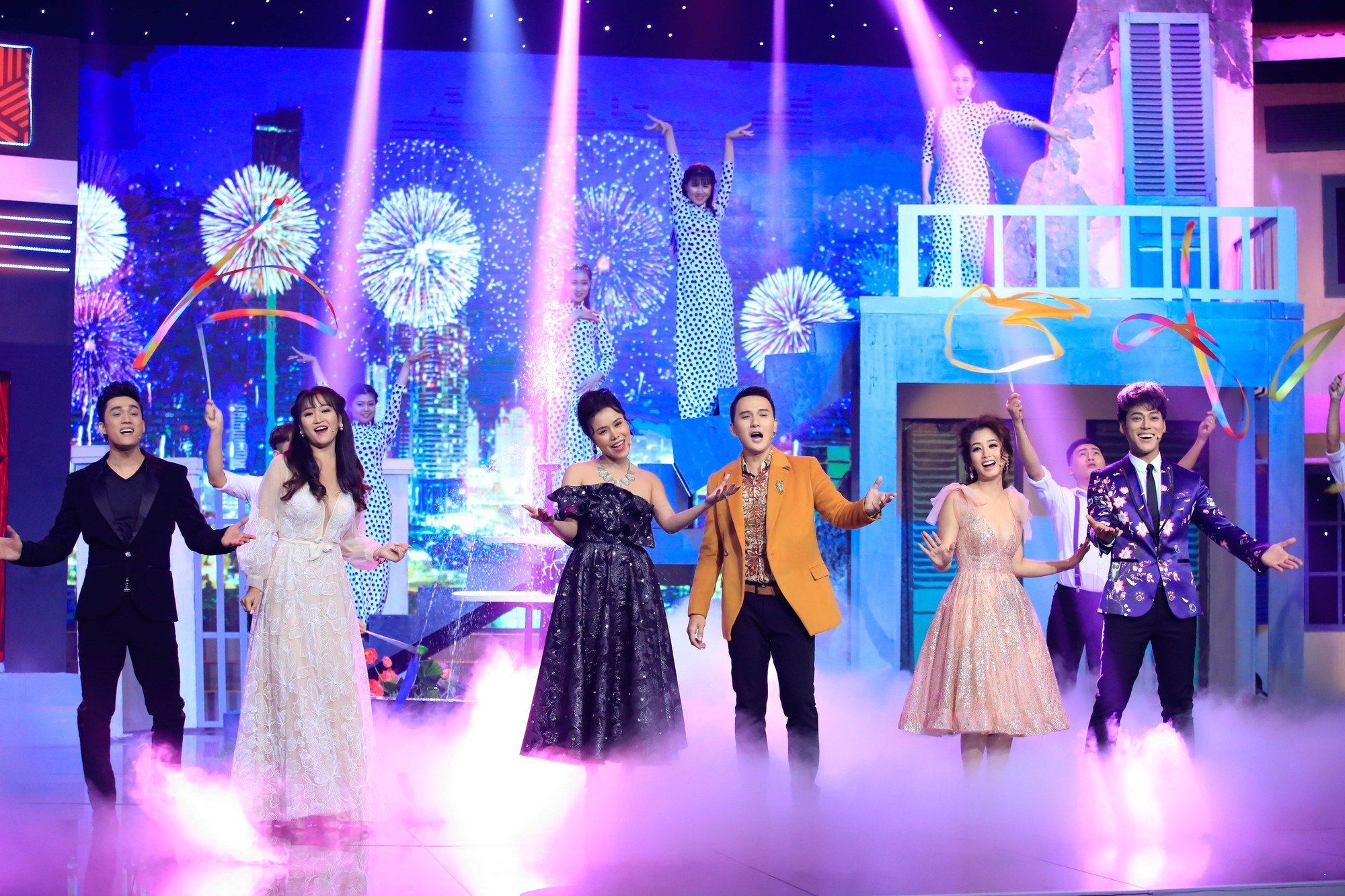 Người kể chuyện tình: Thu Hằng lên ngôi Quán quân, Phan Ngọc Luân dừng chân ở top 3 - Ảnh 9. Người kể chuyện tình: Thu Hằng lên ngôi Quán quân, Phan Ngọc Luân dừng chân ở top 3 - Ảnh 9.