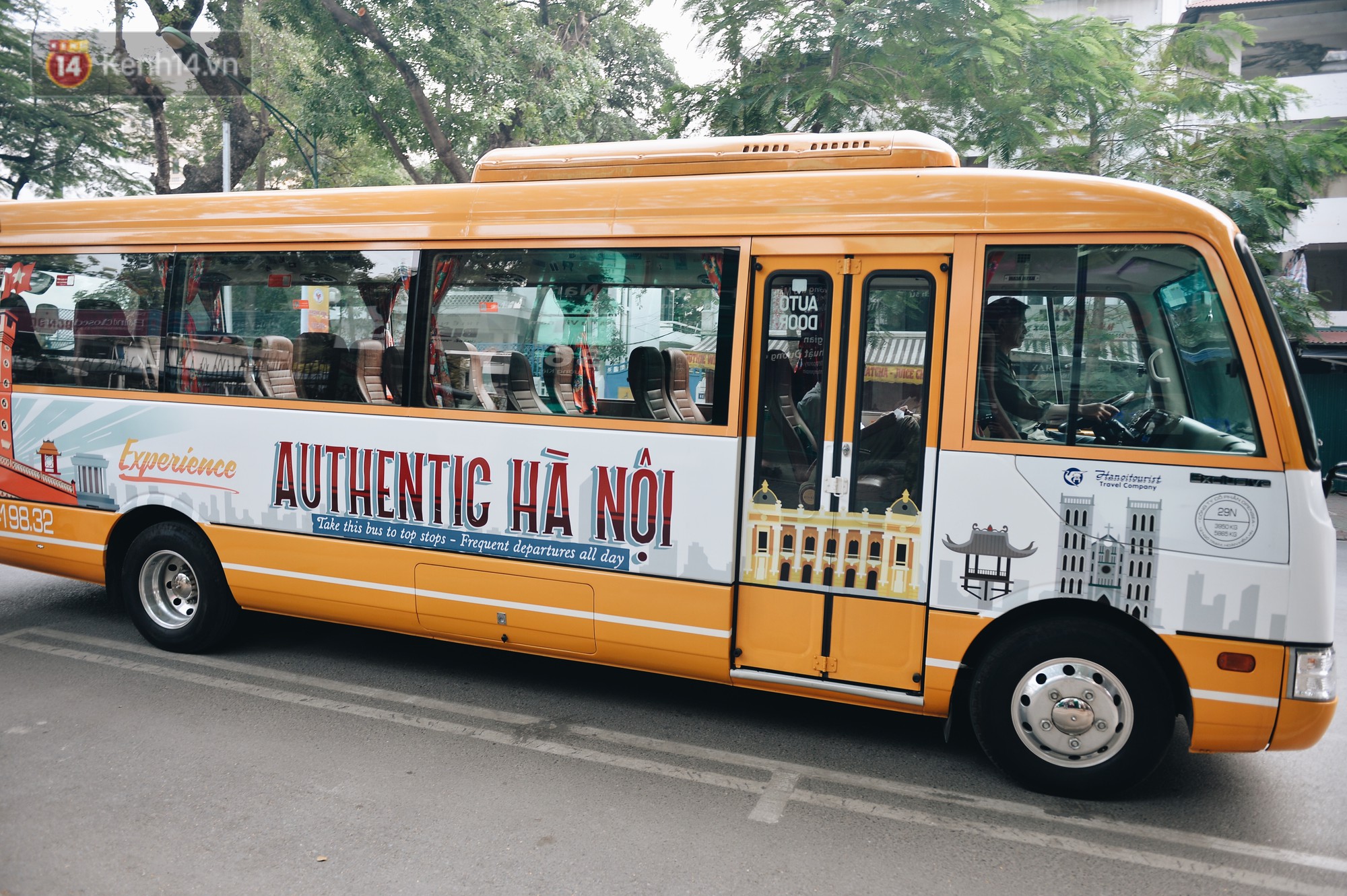 Dành 1 ngày vi vu Hà Nội: Chọn xích lô, ô tô điện hay buýt 2 tầng để tham quan Thủ đô? - Ảnh 14. Dành 1 ngày vi vu Hà Nội: Chọn xích lô, ô tô điện hay buýt 2 tầng để tham quan Thủ đô? - Ảnh 14.