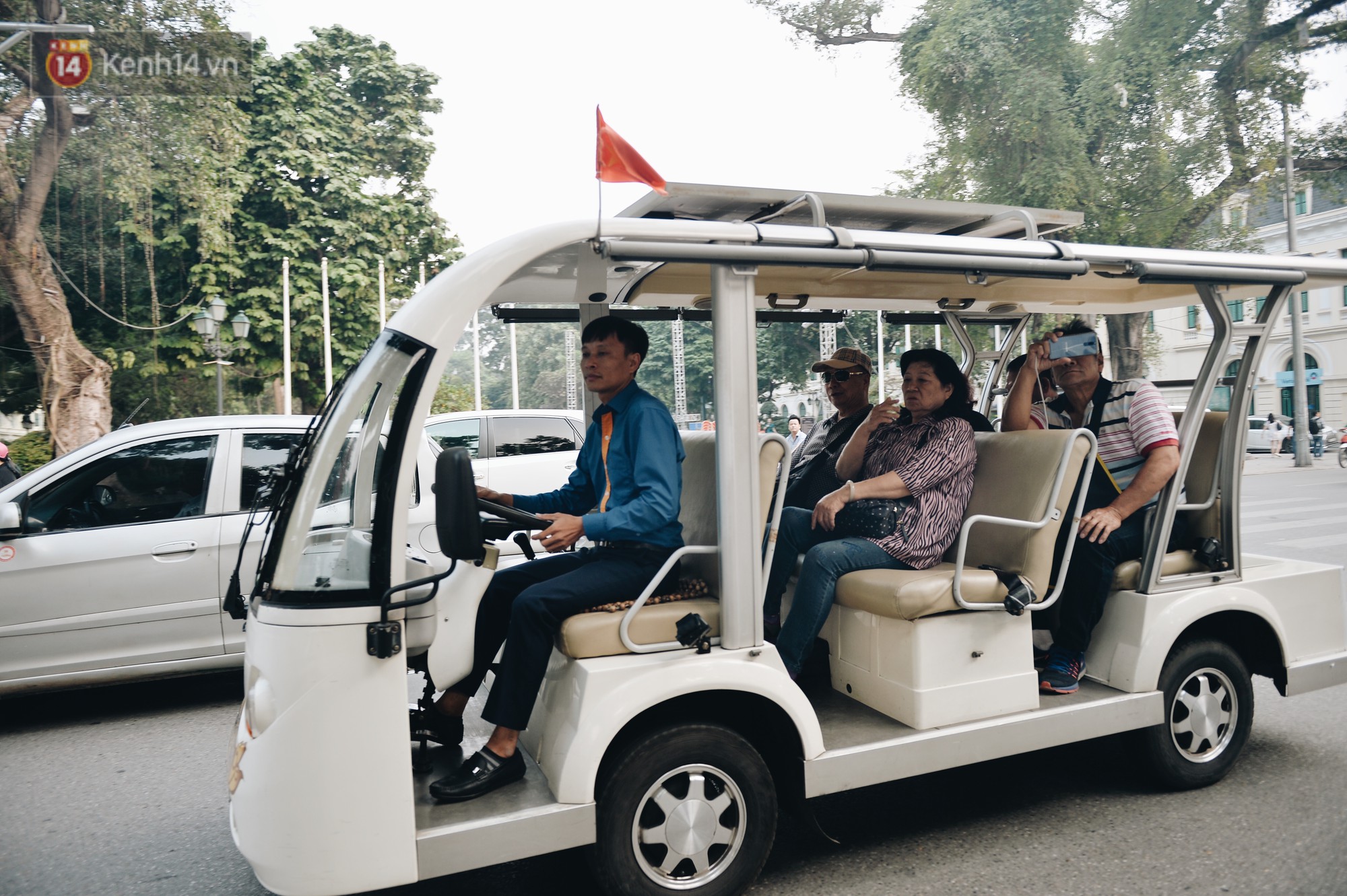 Dành 1 ngày vi vu Hà Nội: Chọn xích lô, ô tô điện hay buýt 2 tầng để tham quan Thủ đô? - Ảnh 5. Dành 1 ngày vi vu Hà Nội: Chọn xích lô, ô tô điện hay buýt 2 tầng để tham quan Thủ đô? - Ảnh 5.