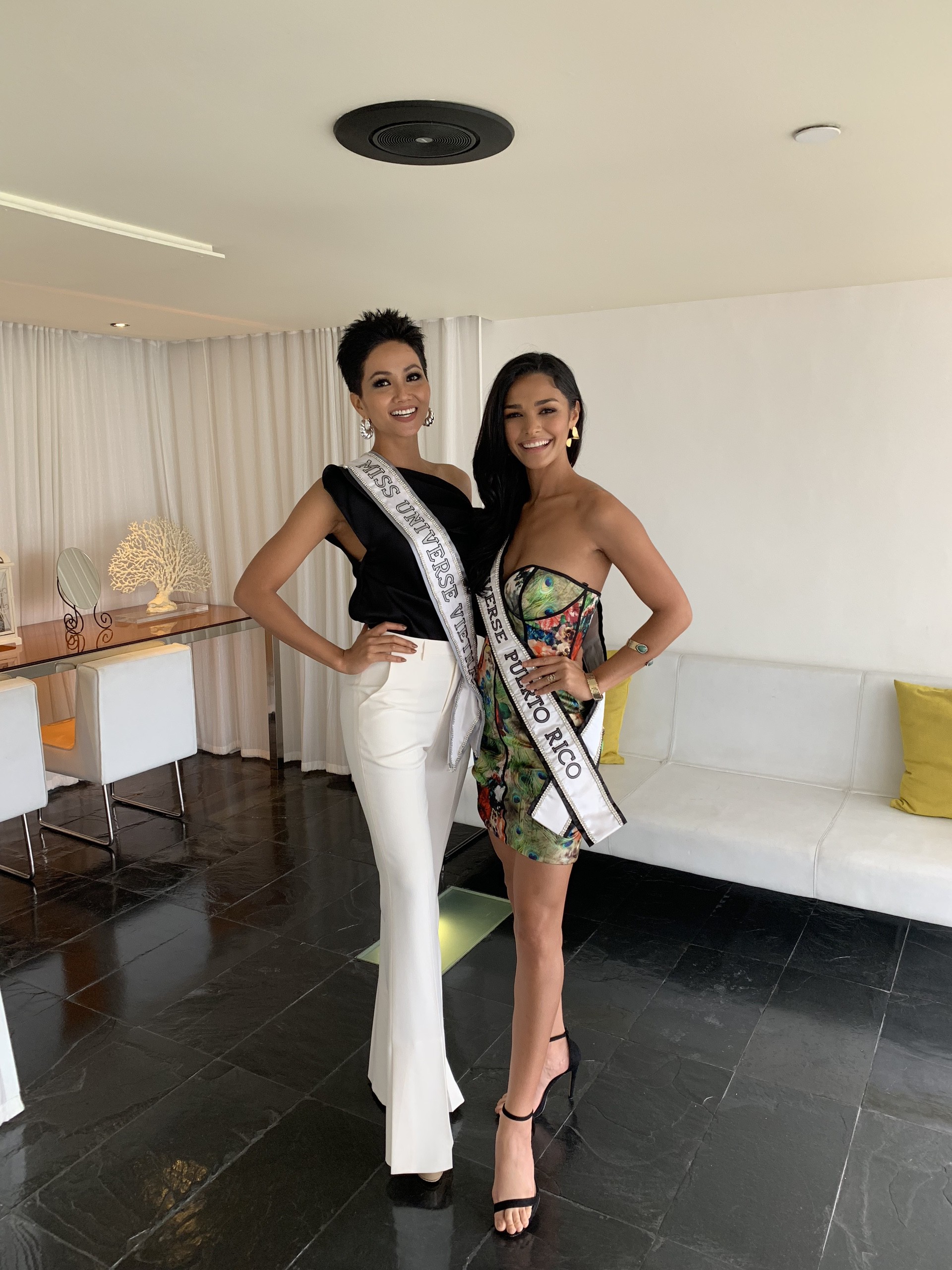 HHen Niê nhập cuộc Miss Universe 2018, thân thiết hết cỡ cùng dàn mỹ nhân quốc tế trong ngày đầu tiên - Ảnh 2.