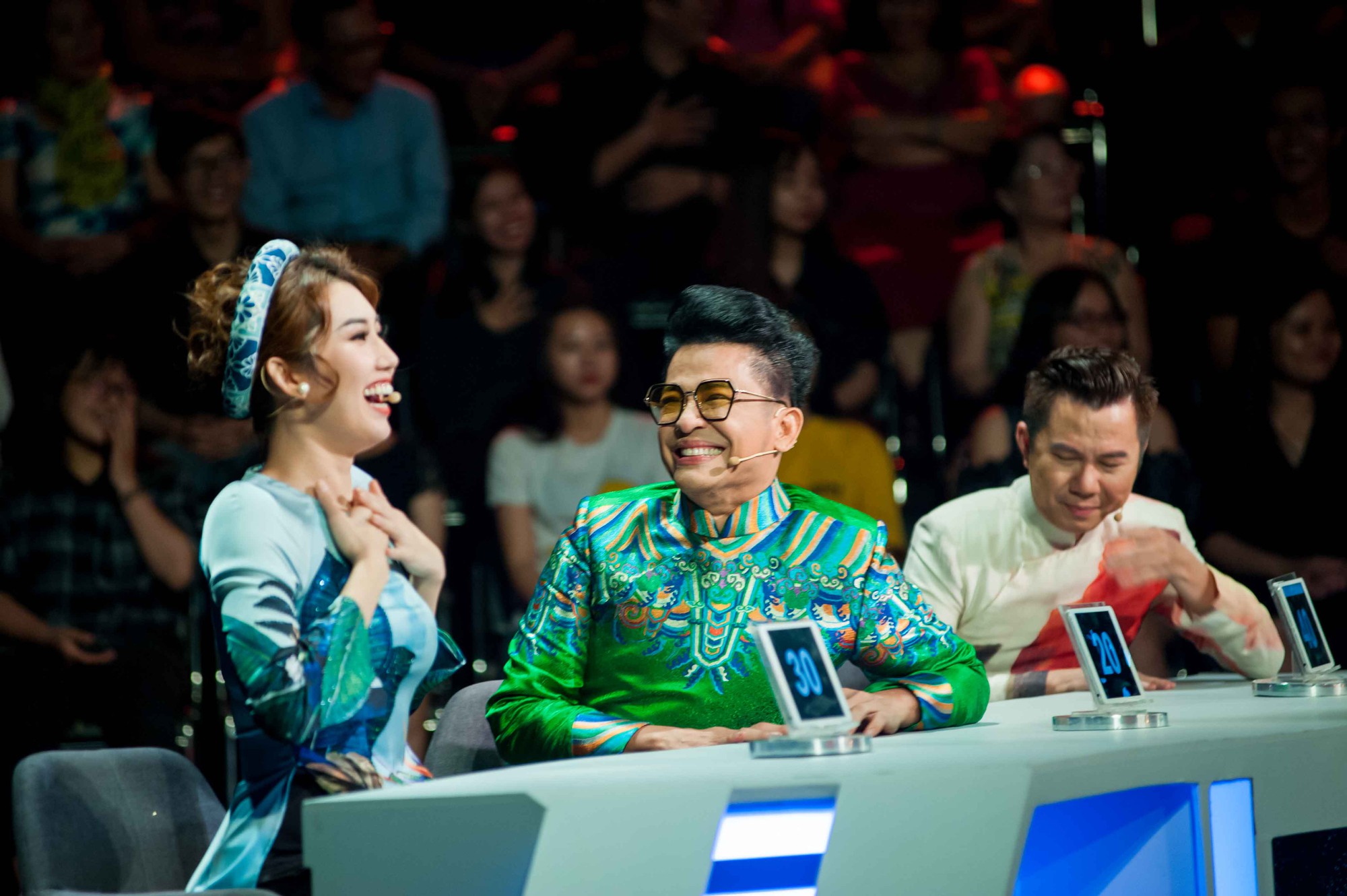 Thúy Ngân (Gạo nếp gạo tẻ) được khuyên: Phải chi đừng hát, đừng nhảy mọi người sẽ yêu quý nhiều hơn! - Ảnh 5. Thúy Ngân (Gạo nếp gạo tẻ) được khuyên: Phải chi đừng hát, đừng nhảy mọi người sẽ yêu quý nhiều hơn! - Ảnh 5.