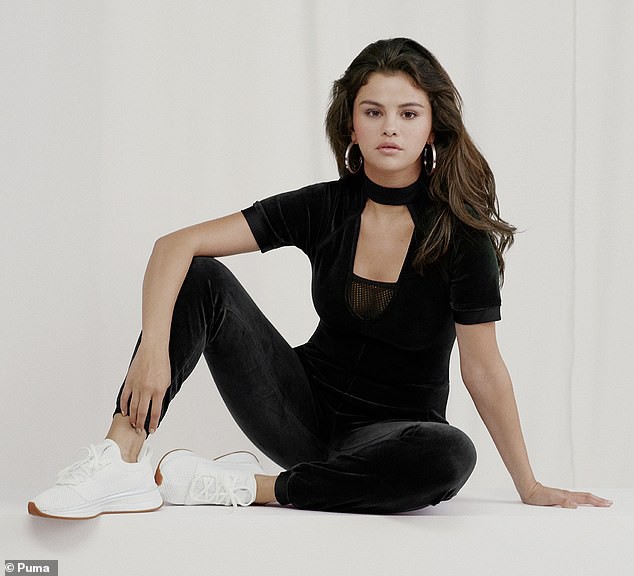 Selena Gomez tái xuất đầy xinh đẹp trong bộ ảnh mới sau khi rời bệnh viện tâm thần - Ảnh 1.