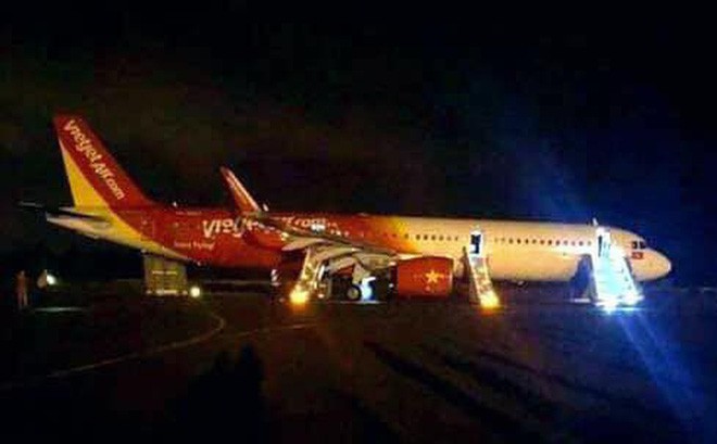 Vụ máy bay VietJet gặp sự cố: Nhiều hành khách bị gãy xương - Ảnh 1.
