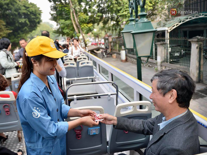 Hà Nội: Chính thức khai trương tuyến buýt 2 tầng mui trần, người dân sẽ được thử nghiệm miễn phí trong 3 ngày - Ảnh 8. Hà Nội: Chính thức khai trương tuyến buýt 2 tầng mui trần, người dân sẽ được thử nghiệm miễn phí trong 3 ngày - Ảnh 8.