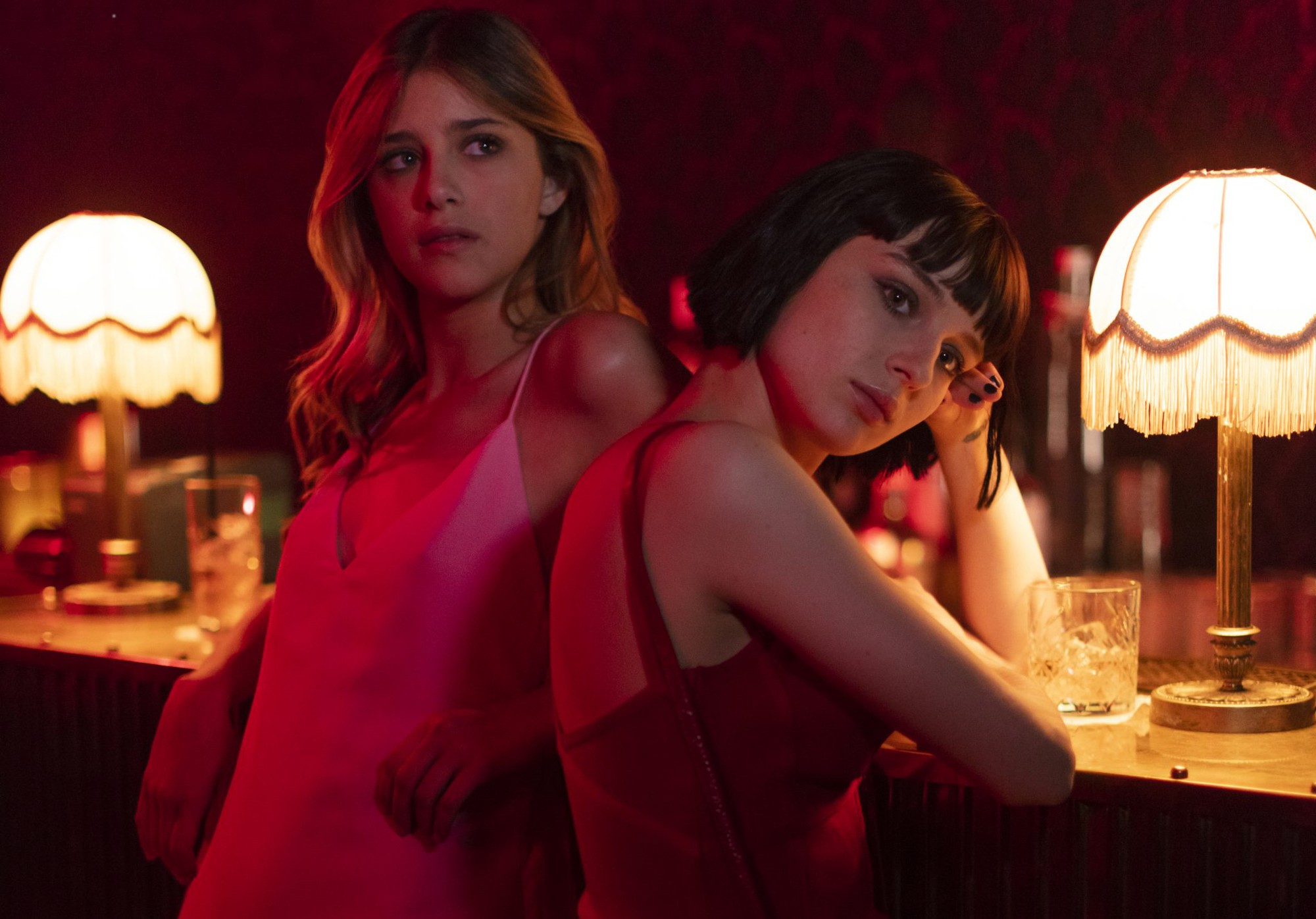 Series Netflix về gái ngành tuổi teen bị cáo buộc cổ súy nạn bán dâm - Ảnh 2. Series Netflix về gái ngành tuổi teen bị cáo buộc cổ súy nạn bán dâm - Ảnh 2.