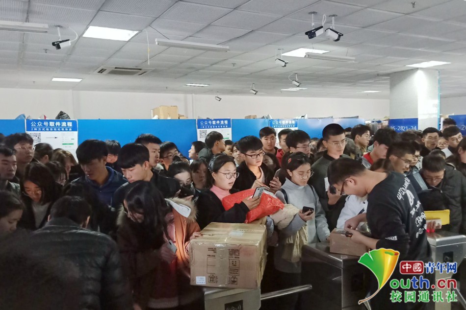 Chơi lớn như sinh viên Trung Quốc: Cả trường đua nhau mua đồ giảm giá, ship về chất đống, chẳng biết của ai mà nhận - Ảnh 4. Chơi lớn như sinh viên Trung Quốc: Cả trường đua nhau mua đồ giảm giá, ship về chất đống, chẳng biết của ai mà nhận - Ảnh 4.
