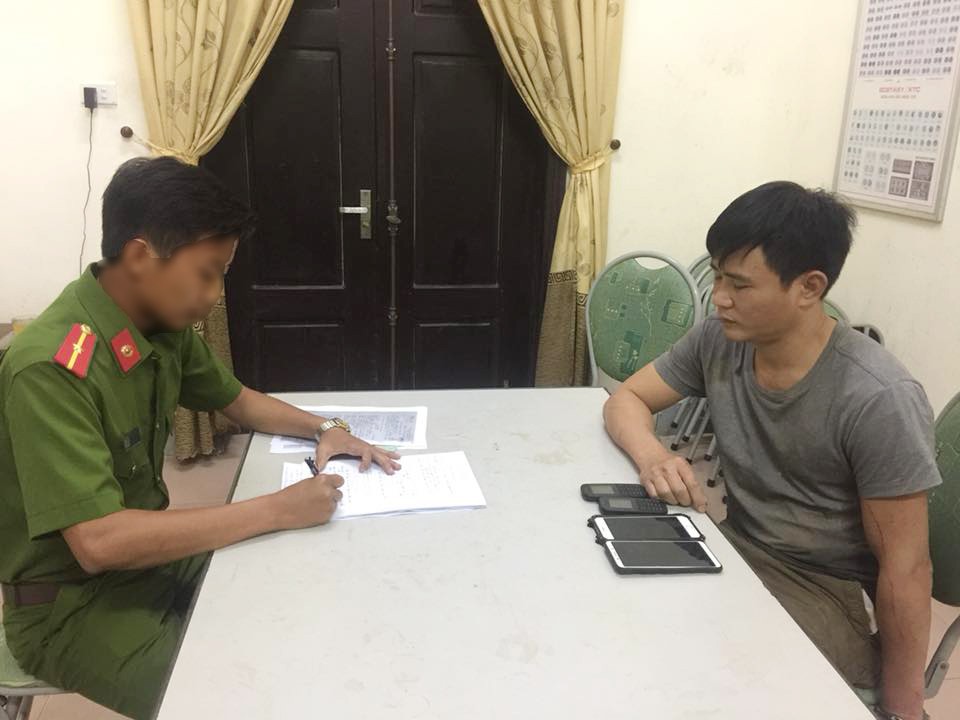 Bắt giữ đối tượng truy nã đặc biệt nguy hiểm trong đường dây mua bán 19 bánh heroin khi đang lẩn trốn ở Nghệ An - Ảnh 1. Bắt giữ đối tượng truy nã đặc biệt nguy hiểm trong đường dây mua bán 19 bánh heroin khi đang lẩn trốn ở Nghệ An - Ảnh 1.
