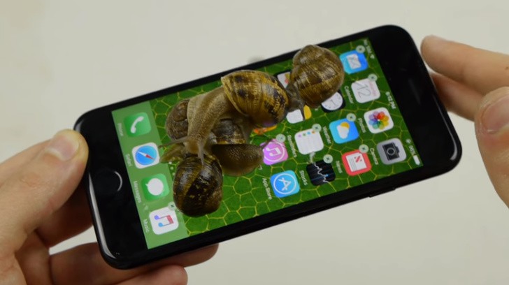 8 thói quen dùng smartphone như phá: Không bỏ được thì xài điện thoại cục gạch luôn cho bền - Ảnh 1. 8 thói quen dùng smartphone như phá: Không bỏ được thì xài điện thoại cục gạch luôn cho bền - Ảnh 1.