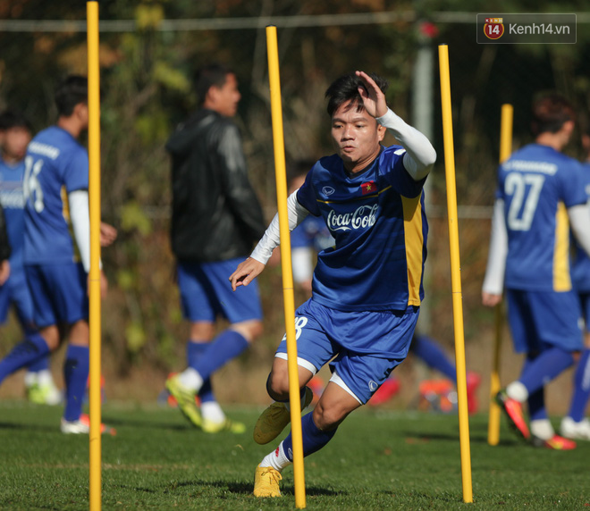 Quả bóng vàng Việt Nam rơi nước mắt, từ giã ĐT Việt Nam sau khi bị loại trước thềm AFF Cup 2018 - Ảnh 1.