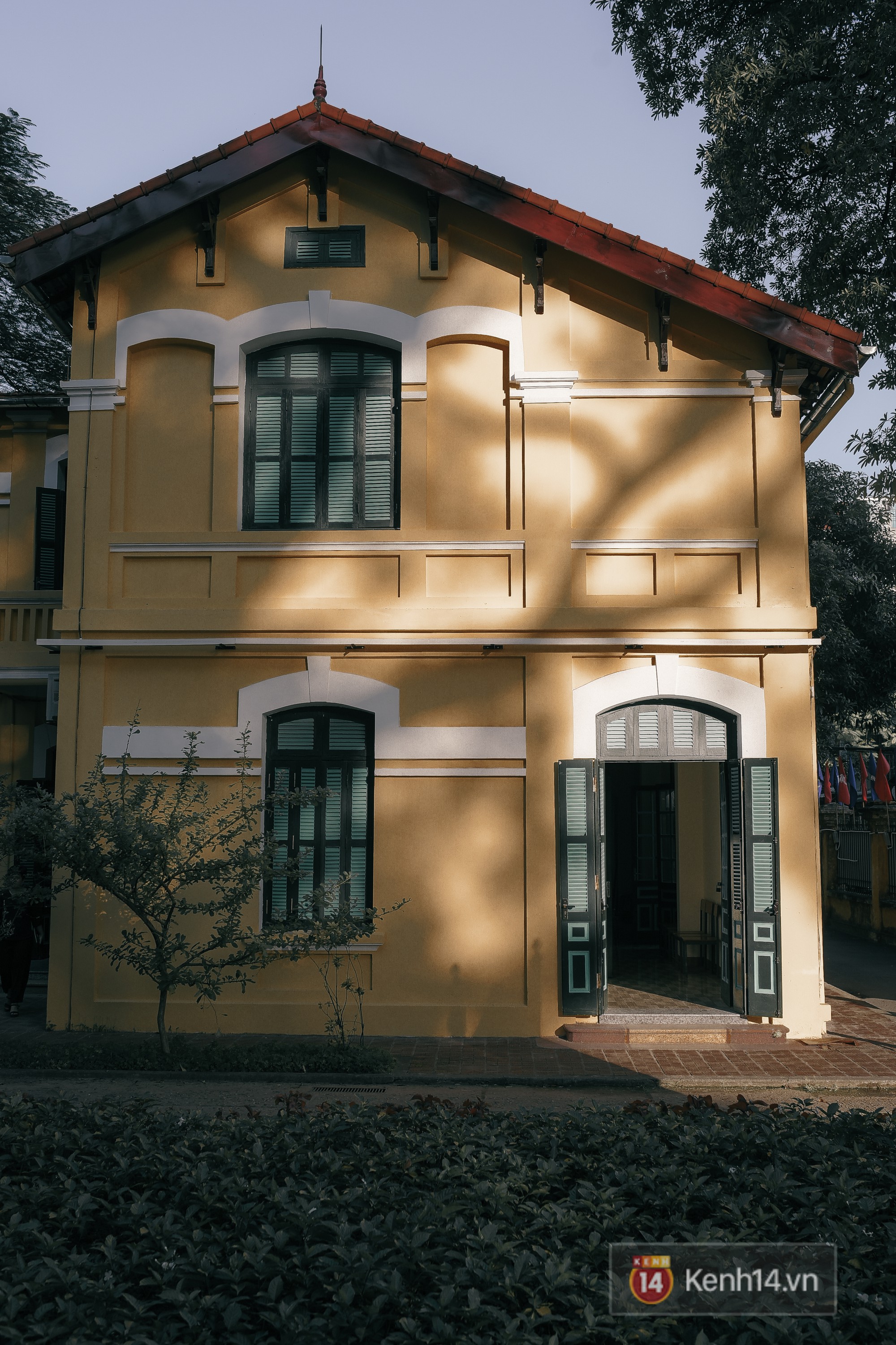 Chùm ảnh nắng sân trường mùa thu đẹp nao lòng khiến chúng ta bồi hồi nhớ về một thời học sinh cắp sách đến trường - Ảnh 11.