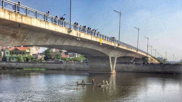 Vụ nữ sinh mang bầu nhảy cầu tự tử sau khi cãi vã với bạn trai: Nạn nhân mắc bệnh về não - Ảnh 2.