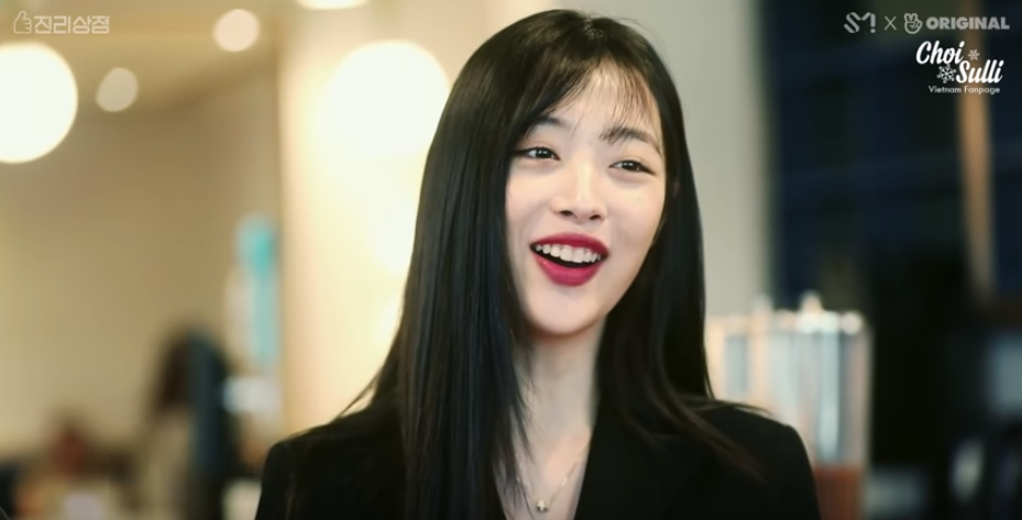 Sulli khoe mặt mộc trên show riêng: Thật sự không đùa được đâu! - Ảnh 1. Sulli khoe mặt mộc trên show riêng: Thật sự không đùa được đâu! - Ảnh 1.