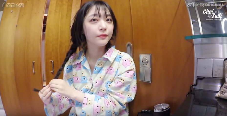Sulli khoe mặt mộc trên show riêng: Thật sự không đùa được đâu! - Ảnh 4. Sulli khoe mặt mộc trên show riêng: Thật sự không đùa được đâu! - Ảnh 4.