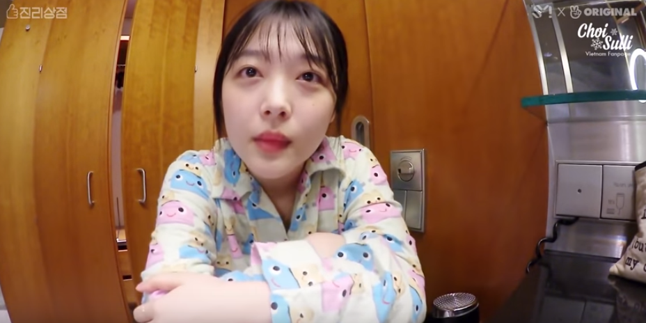 Sulli khoe mặt mộc trên show riêng: Thật sự không đùa được đâu! - Ảnh 3. Sulli khoe mặt mộc trên show riêng: Thật sự không đùa được đâu! - Ảnh 3.