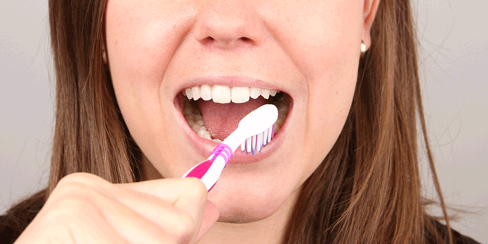 Đánh răng tuy đơn giản nhưng nếu bỏ qua 5 nguyên tắc sau thì chỉ khiến sức khỏe răng miệng của bạn ngày càng xuống cấp trầm trọng - Ảnh 1.