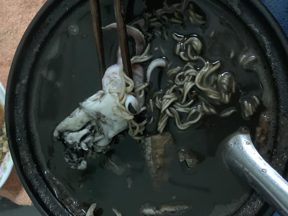 Hear your joy to keep the sack of ink, dude, because pasta with seafood turned into dark pasta - picture 1. Hear your joy to keep the sack of ink, dude, because pasta with seafood turned into dark pasta - picture 1.
