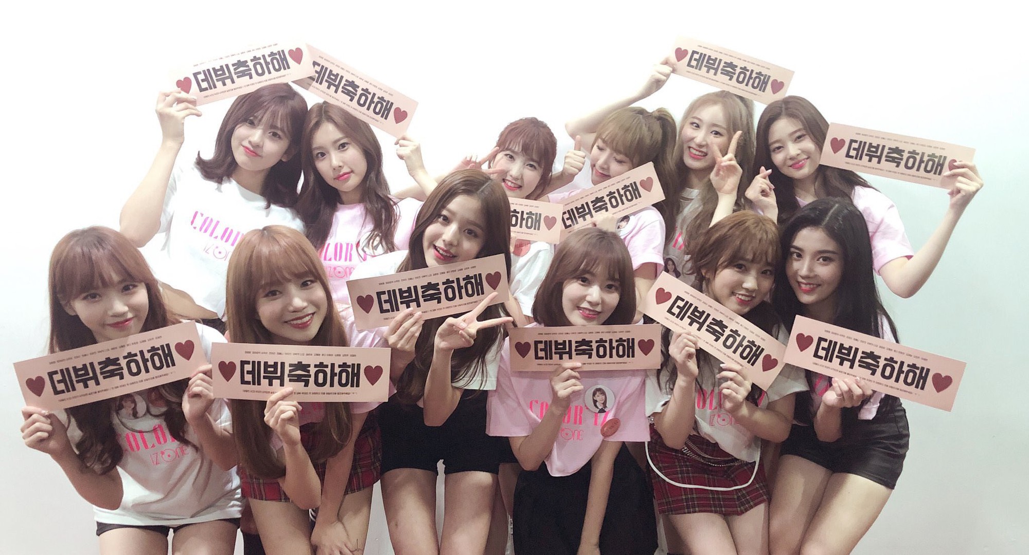 Ra mắt tròn 1 tuần tuổi, IZ*ONE đã đứng cùng hàng ngũ với các chị đại bán album của Kpop - Ảnh 1. Ra mắt tròn 1 tuần tuổi, IZ*ONE đã đứng cùng hàng ngũ với các chị đại bán album của Kpop - Ảnh 1.