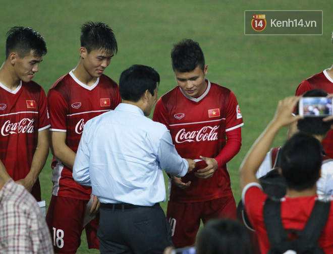 Trổ tài thuyết phục, Đức Chinh gọi vốn từ Công Phượng thành công - Ảnh 2.