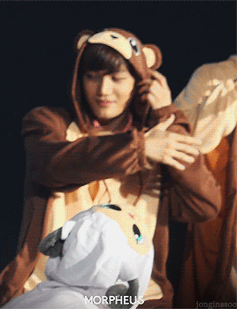 Nhìn 2 thái cực choải nhau chan chát của các nam idol này đến fan ruột cũng... không tin là cùng 1 người - Ảnh 20.