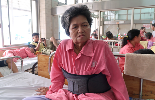 Lời kể của nạn nhân bị gã tài xế đạp xuống đường ở Tiền Giang - Ảnh 1. Lời kể của nạn nhân bị gã tài xế đạp xuống đường ở Tiền Giang - Ảnh 1.