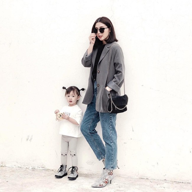 Thời trang bà bầu: Street style của các hot mom xinh đẹp trẻ trung- Ảnh 4.