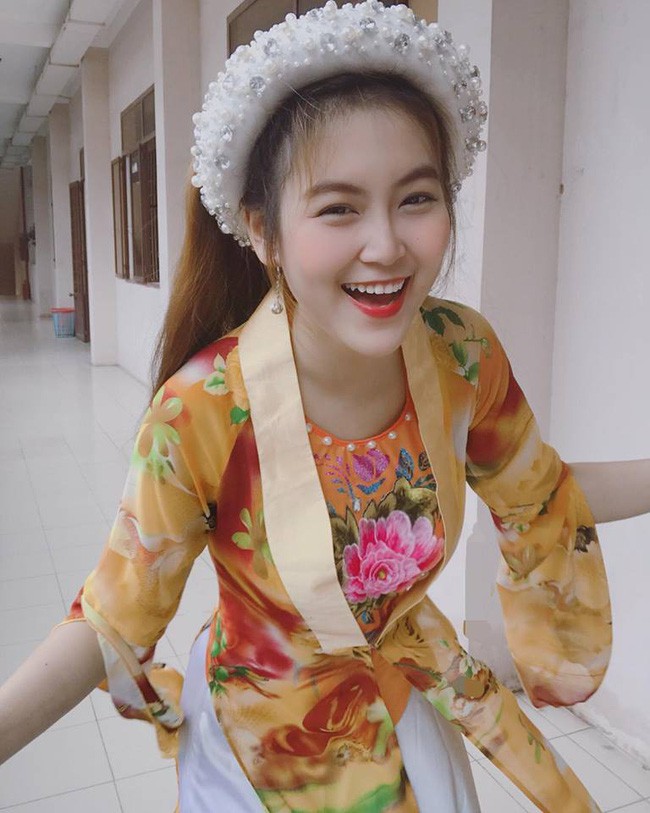Từ mẫu nội y trở thành người gõ đầu trẻ, cô giáo hot girl cực xinh này đang khiến MXH Việt dậy sóng - Ảnh 4.