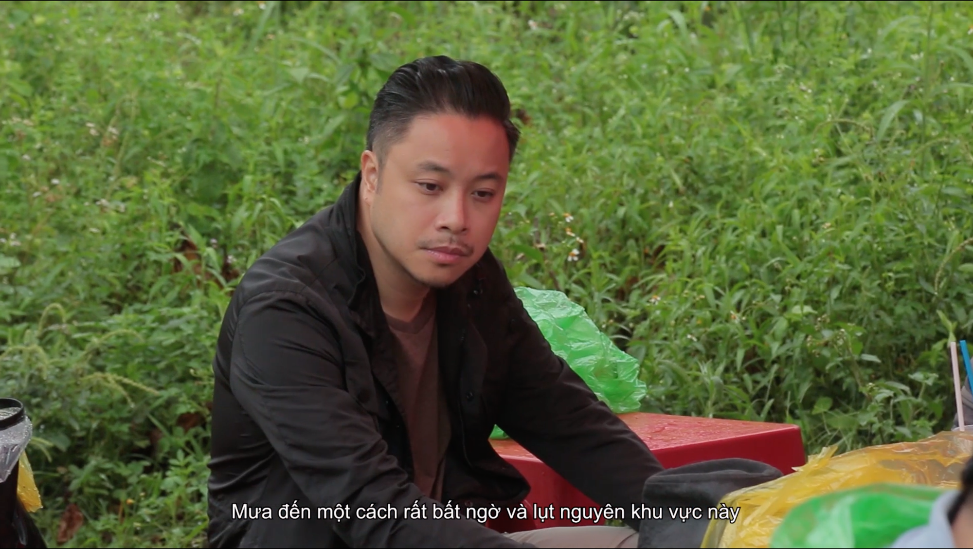 Clip hậu trường Người Bất Tử: Từ lũ lụt đến diễn viên nôn ọe, đổ máu, đủ mọi tai nạn trường quay xảy đến với êkip - Ảnh 4. Clip hậu trường Người Bất Tử: Từ lũ lụt đến diễn viên nôn ọe, đổ máu, đủ mọi tai nạn trường quay xảy đến với êkip - Ảnh 4.