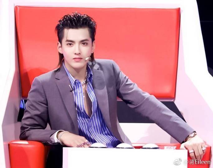 Khó tin với hình ảnh mới của Ngô Diệc Phàm: Râu ria xồm xoàm, ánh mắt lờ đờ nhìn vào ống kính - Ảnh 8. Khó tin với hình ảnh mới của Ngô Diệc Phàm: Râu ria xồm xoàm, ánh mắt lờ đờ nhìn vào ống kính - Ảnh 8.