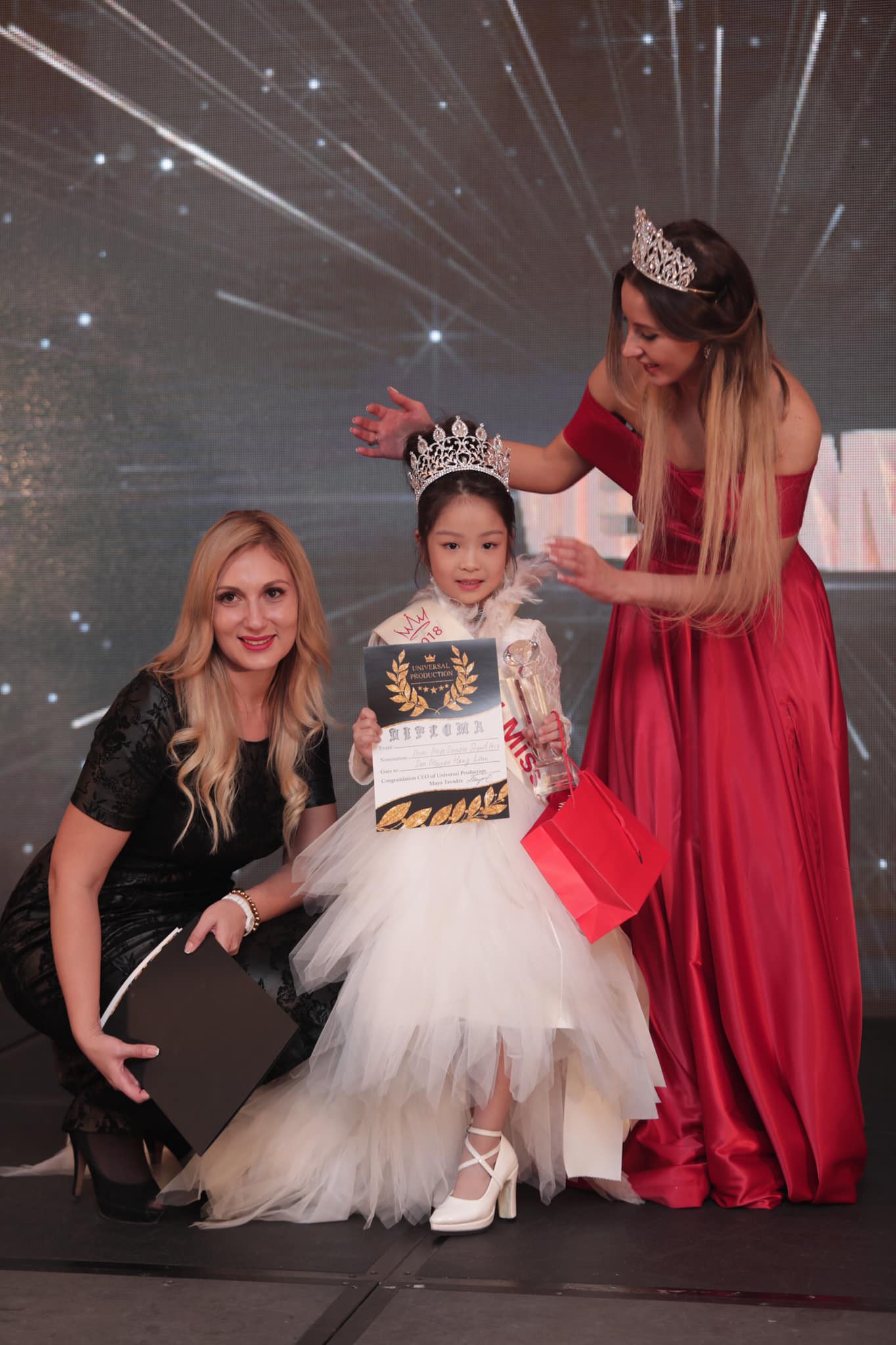 Cô bé Việt Nam 6 tuổi trở thành tân Hoa hậu nhí Á Âu 2018 - Ảnh 2.
